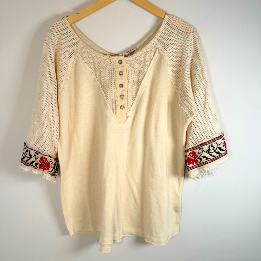 Gimmicks By BKE Buckle BOHO Embroidered Crochet Short Sleeve T-Shirt Top Large